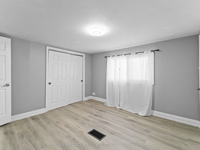 266 Beach Rd — Photo 15
