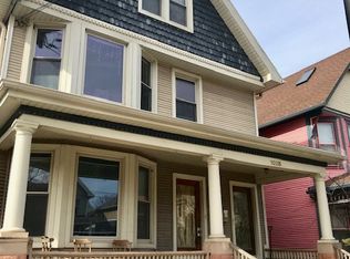 1028 Williamson St APT 3, Madison, WI 53703
