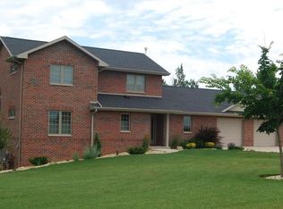 6456 Claddagh Ct, Peosta, IA 52068