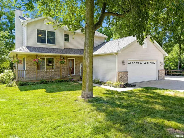 30 Yorkshire Dr, Mackinaw, IL 61755