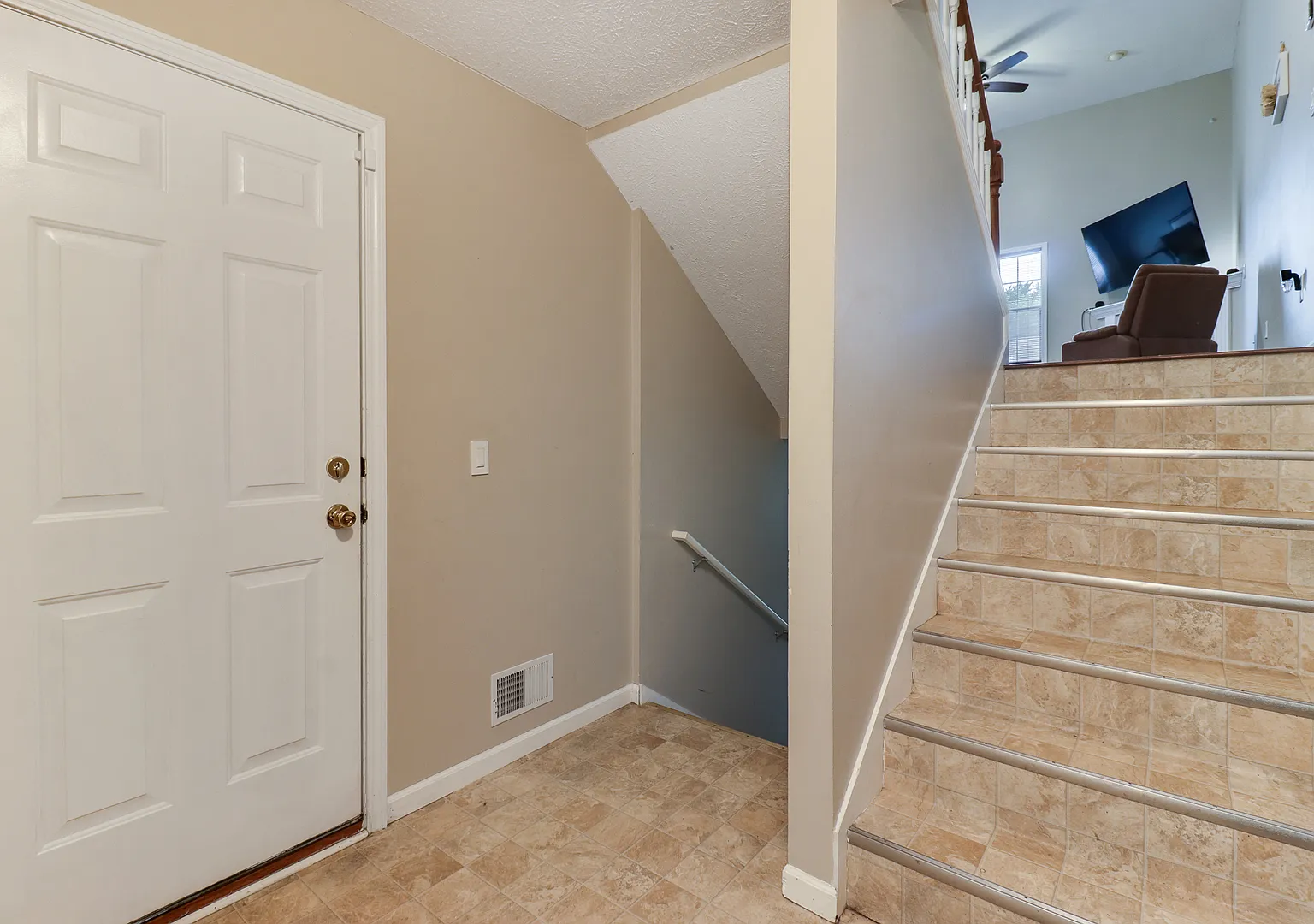 3 bed, 1756 sqft, $1,995 — Photo 3
