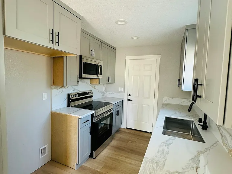 211 Earl Ave #211 — Photo 6