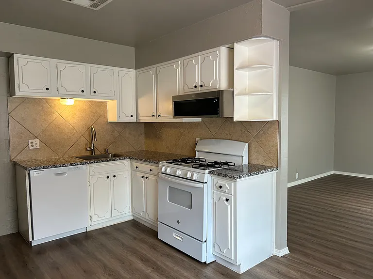 2333 S Main St — Photo 9