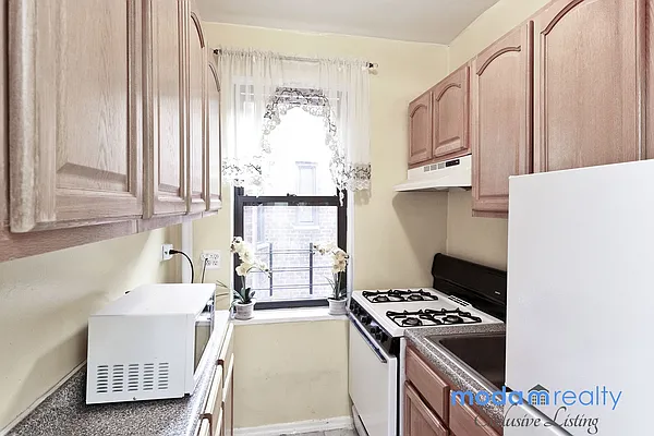 Sold by Moda Realty | media 16