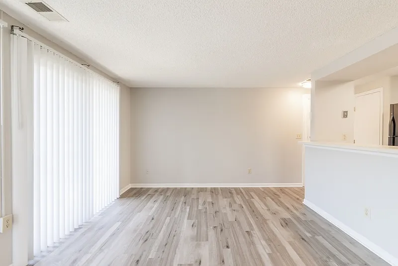 3 bed, 2.0 bath, 847 sqft, $1,425 — Photo 4
