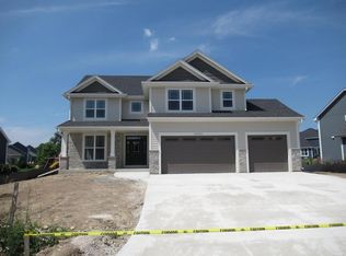 W238N5521 Fieldstone Pass Cir, Sussex, WI 53089
