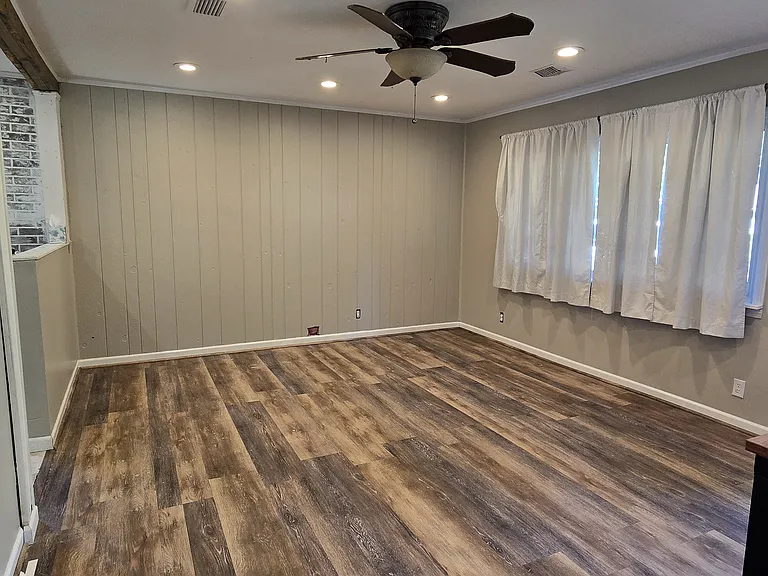 139 Kenyon Dr — Photo 2