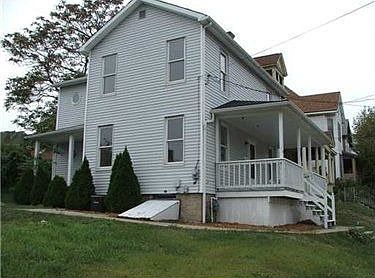 2nd image of 220 Oakland Ave