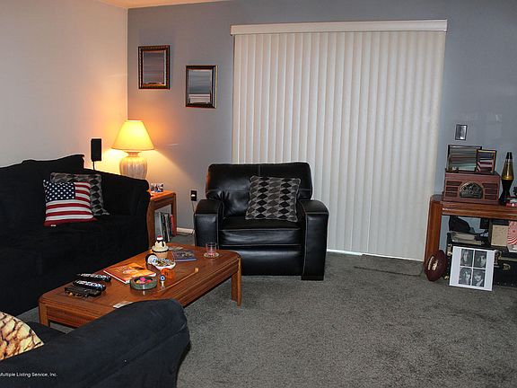 2nd image of 195 Carlyle Grn