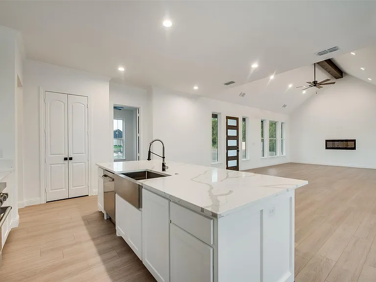 1203 Chapel Dr — Photo 10