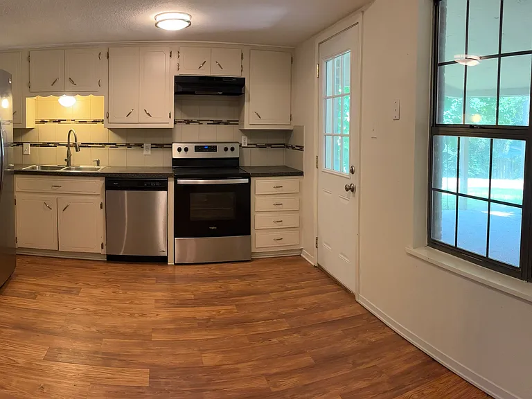 135 Longhorn Dr — Photo 3