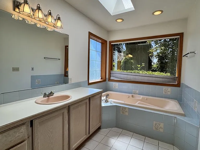1033 S 232nd St — Photo 31