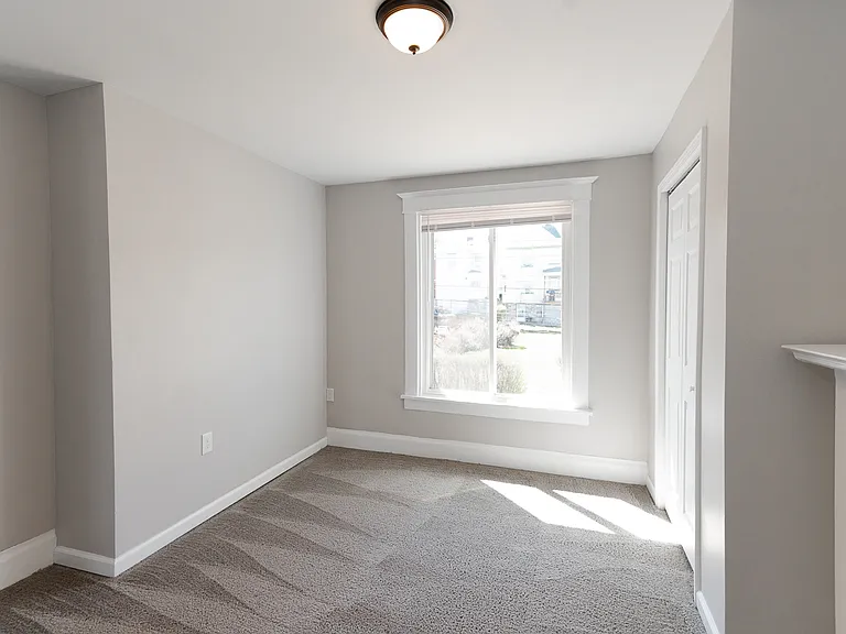 2225 Bensonia Ave — Photo 13