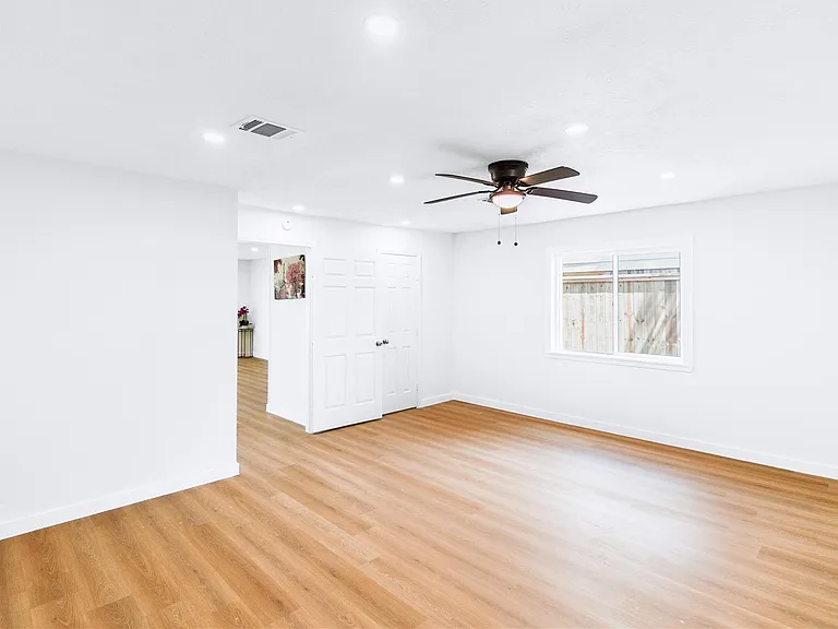 318 Willoughby Dr — Photo 24