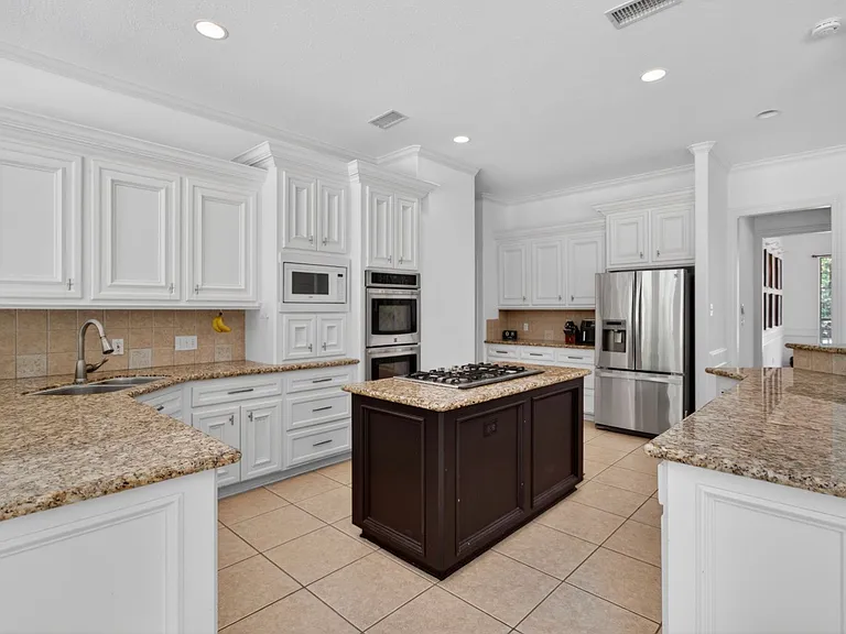 10626 Crystal Cove Dr — Photo 6