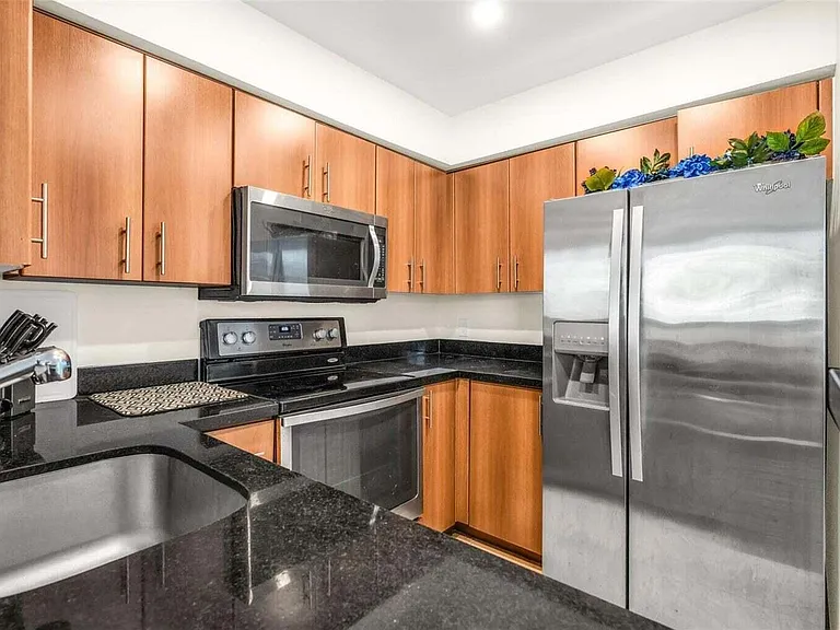 2175 Crystal Way #G — Photo 5