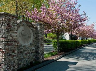 10 Sonoma Ln, Middletown, CT 06457