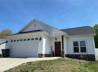 336 Poppy Ct, Eden, NC 27288