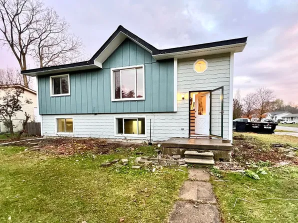 711 Cardinal Ct, Howell, MI 48843