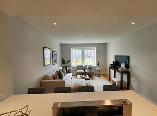 32 Commonwealth Ave #101, Boston, MA 02116