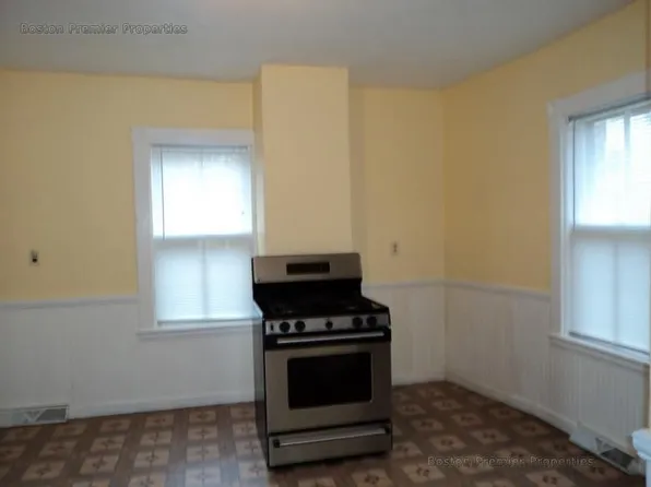 400 Adams St, Milton, MA 02186