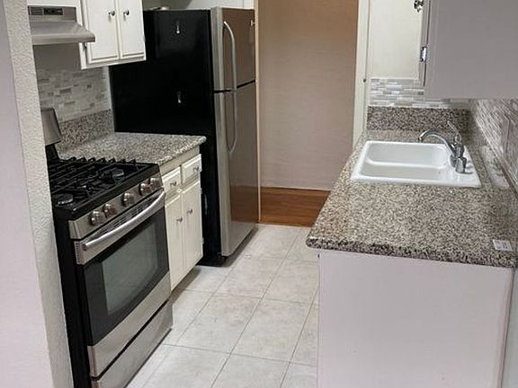 3rd image of 335 N Palm Dr #102