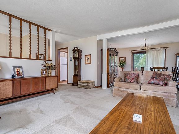 5th image of 169 Greenmeadow Ln