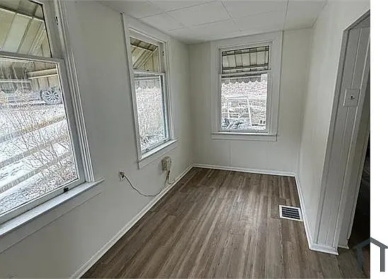 595 Castle Ave — Photo 5