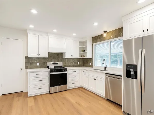 20 Pinehurst Ct, Saint Peters, MO 63376