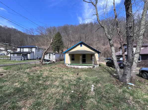 3881 Pond Creek Rd, Pinsonfork, KY 41555