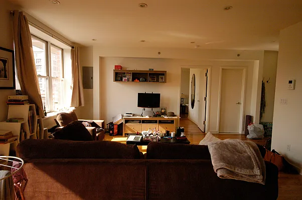 Rented by Realty Advisors Group | media 13