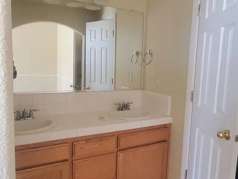 6355 N Babigian Ave — Photo 17