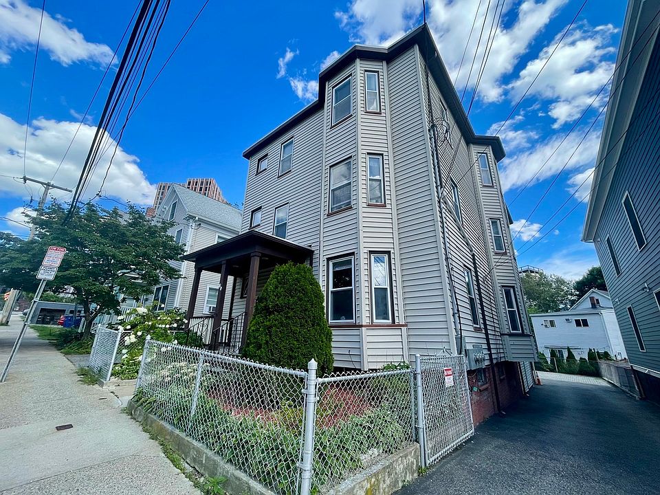 1st image of 60 Newton St APT 1
