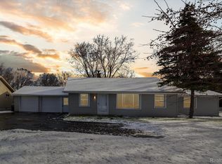 915 Orion Rd, Lake Orion, MI 48362