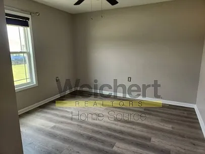 210 Stacy Dr — Photo 3