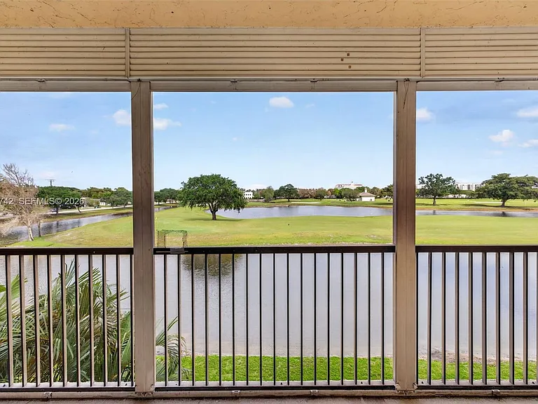 3100 W Rolling Hills Cir #303 — Photo 2