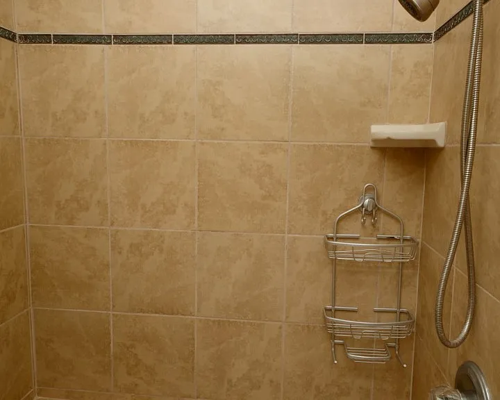 4116 Pretty Lake Ave — Photo 3