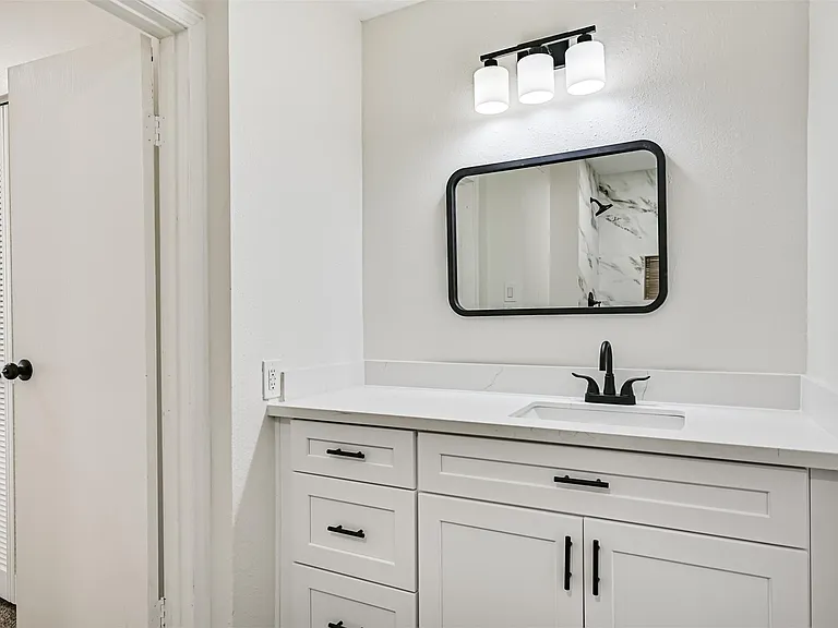 425 E Castle Harbour Dr — Photo 17