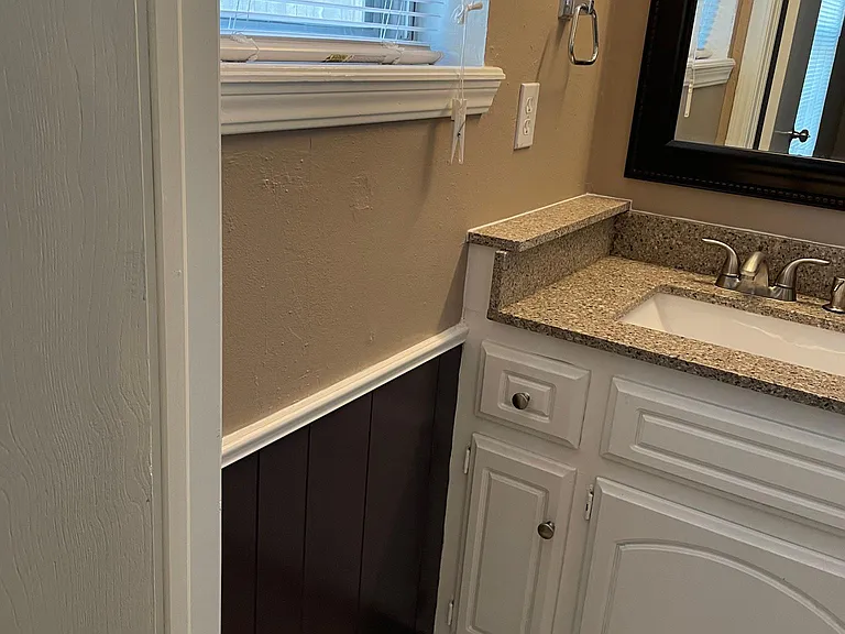 Master bath with quartz vanity top