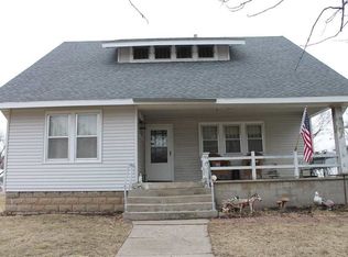105 E Locust Ave, Plainview, NE 68769