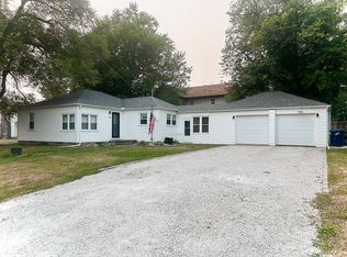 1201 18th Ave, Viola, IL 61486