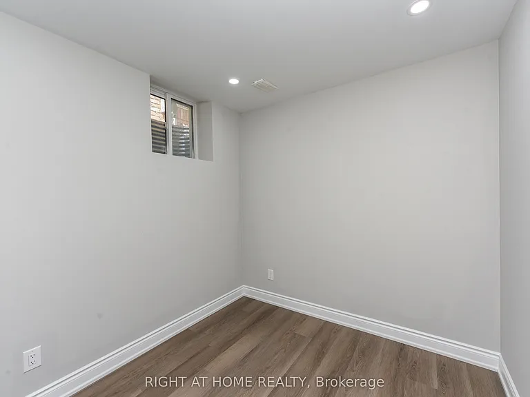 82 Elmcrest Dr — Photo 16