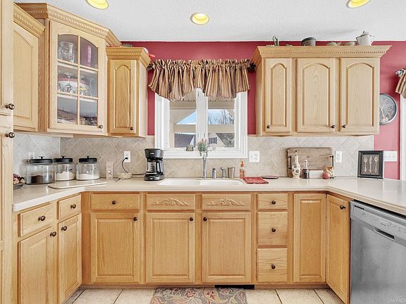 2nd image of 404 Whitetail Ln