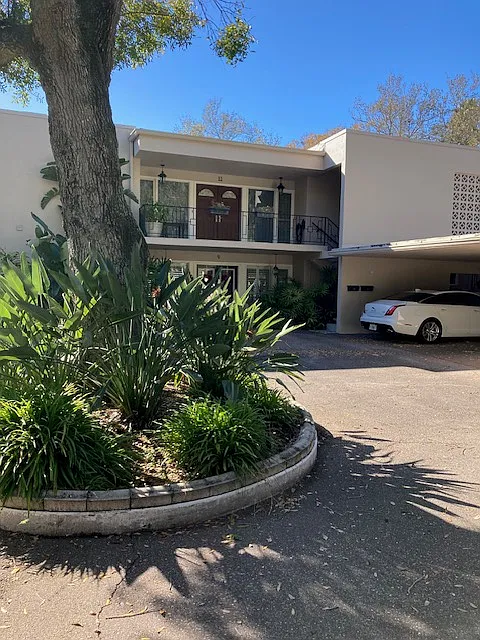 Front of Building - 11 Country Club Dr #11