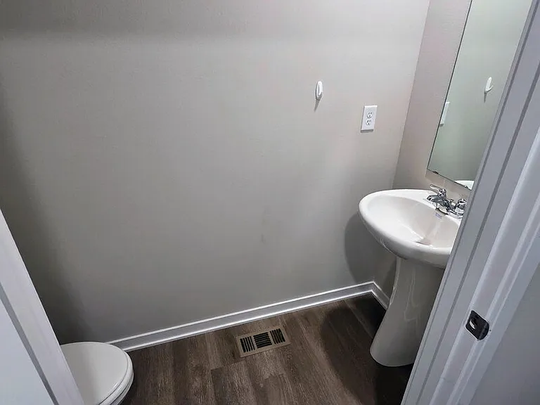 655 NW Williamsburg Ln — Photo 16