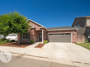 2134 Las Rosas Ave, Clovis, CA 93619