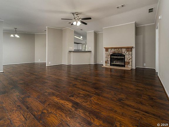 4th image of 522 SE Maid Marion Ln