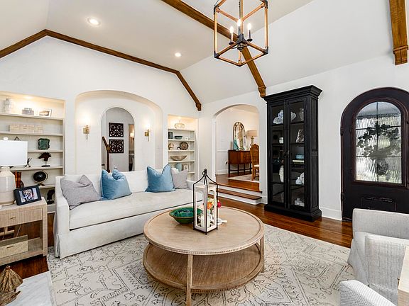 5th image of 4808 Crestwood Dr