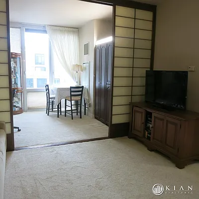 Rented by Kian Realty | media 27