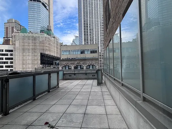 885 6th Ave APT 9B, New York, NY 10001